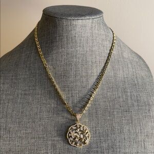 Elegant Gold Necklace with Intricate Pendant.